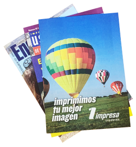 Revistas con el interior y exterior en papel prensa